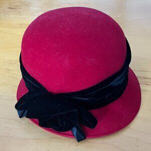 Vintage Soprattutto Cappella Cloche Hat Red Wool Black Velvet Made in Italy